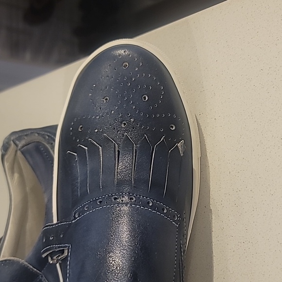 Shoes - Picture 3 of 4